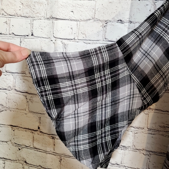 Torrid Black White Plaid Collared Tunic with Bell Cuff and Corset Back Size 2 - Picture 6 of 14